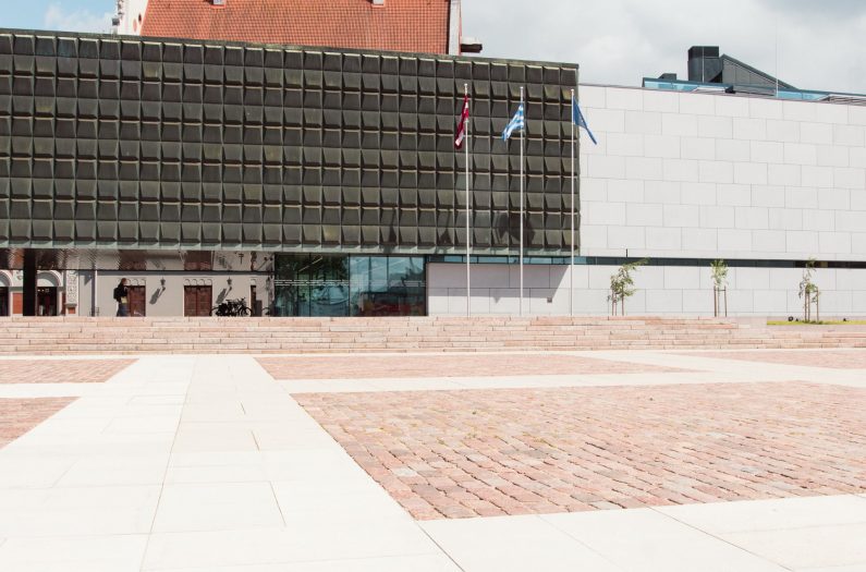 Aizputes-betons-sia_betona-platnes-okupacijas-muzeja-laukuma_4-min