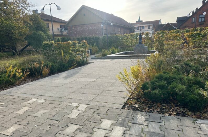 Kuldīgas 1905 gada parks arhitektoniskas betona plaksnes 11