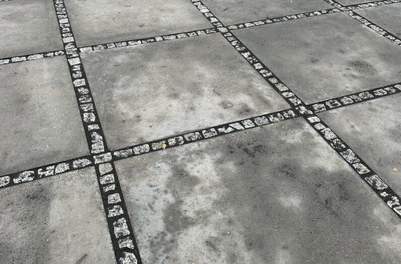 Aizputes-betons-arhitektonsikas-plaksnes-mezparka_1